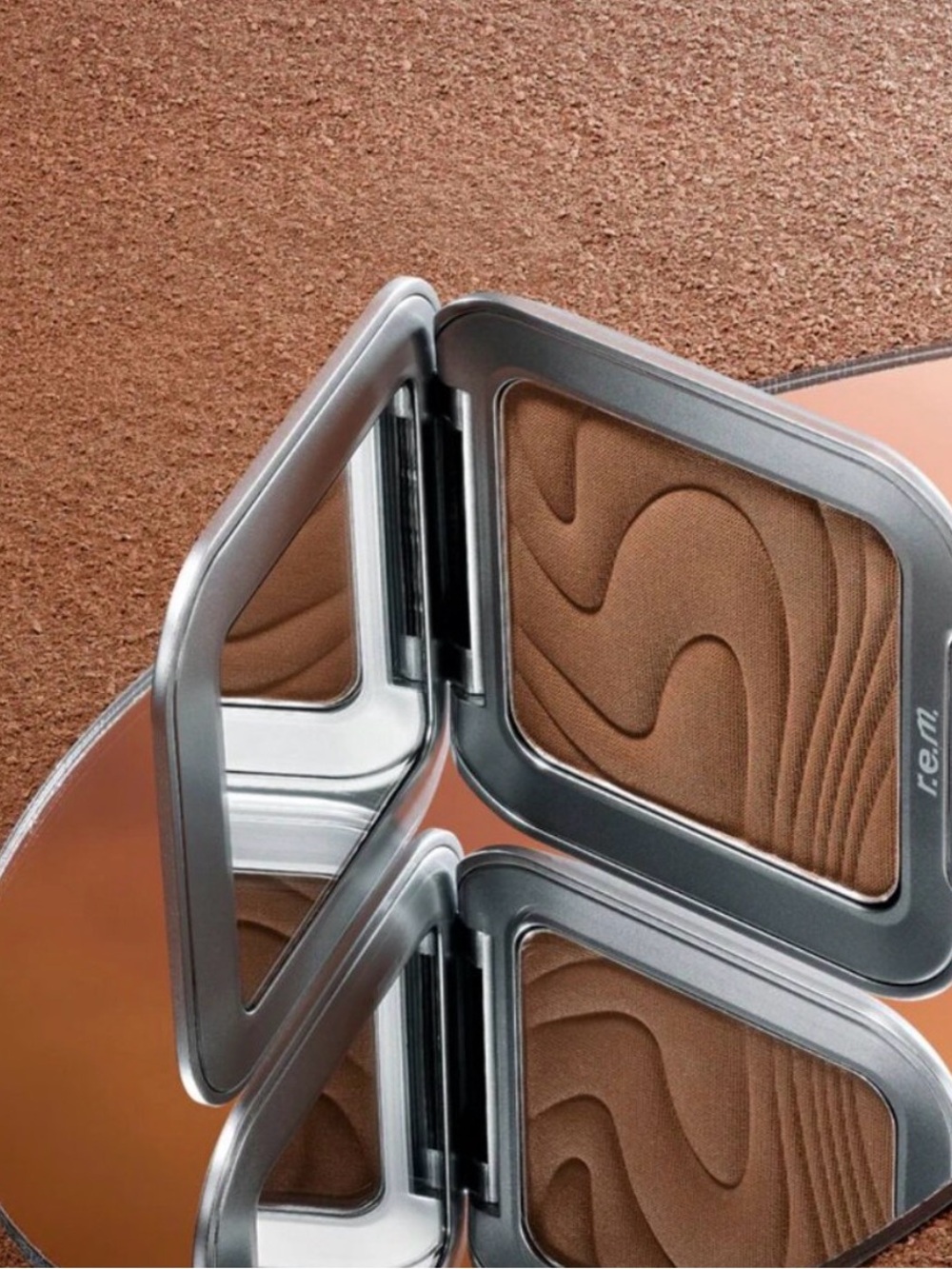 r.e.m. Bronzer and Lashes Bundle - Picture 4 of 8